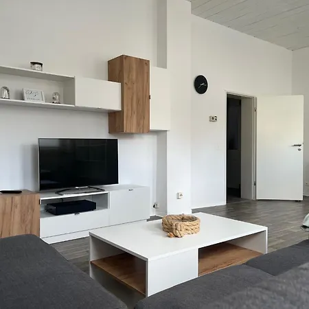 Frisch Renoviert - Ruhig Aber Dennoch Sehr Zentral Gelegen Apartment